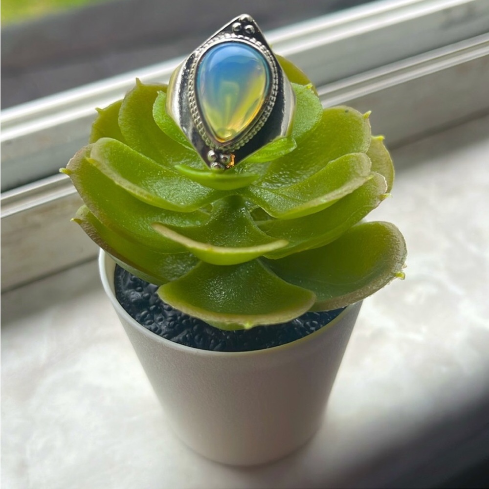 BOHEMIAN SILVER MOONSTONE RING